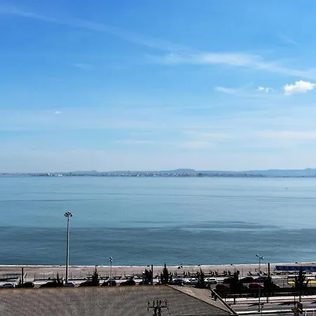 Apolonia 8 - Lisbonbreaks